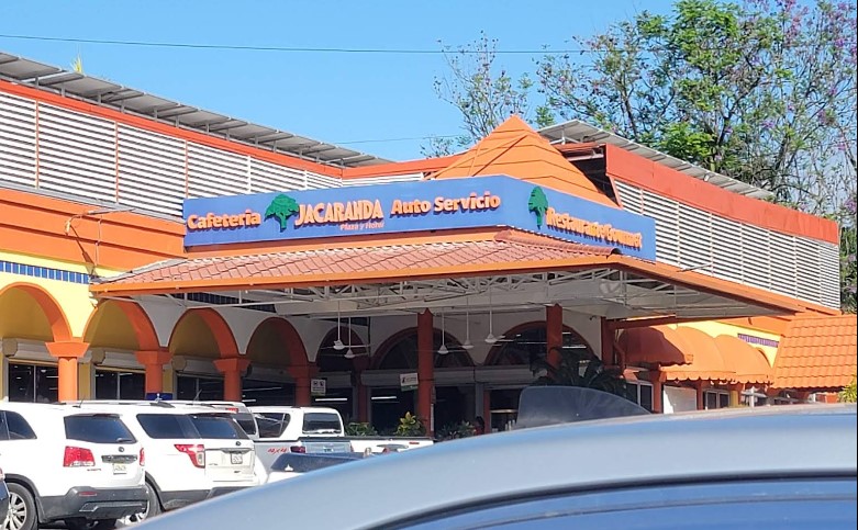 Exterior view of Cafeteria Jacaranda Auto Servicio with orange architecture