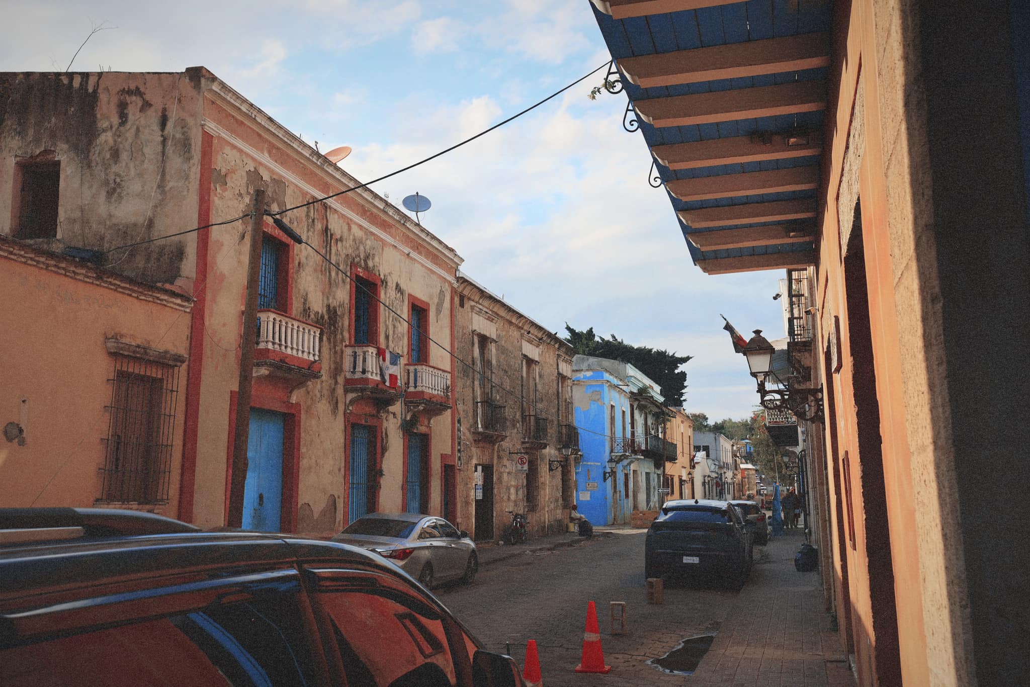 Looking down a street near Parque Colón