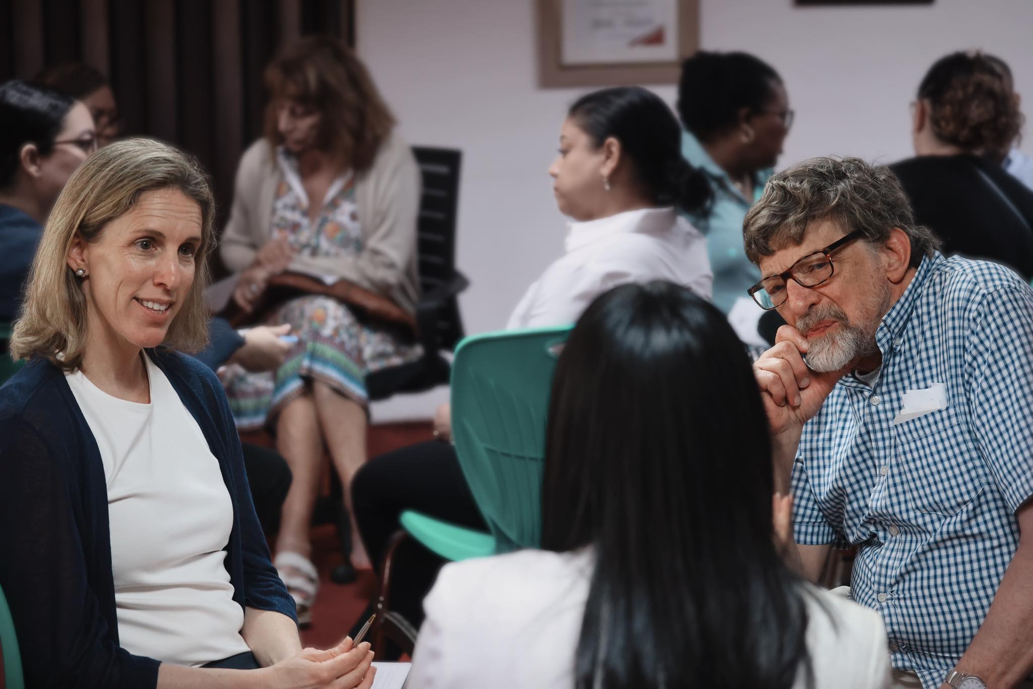 Small group discussions between delegation members and UCE faculty